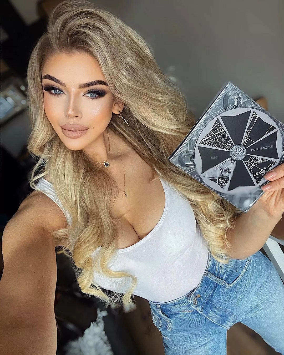 Prześliczna gwiazdeczka disco polo w namiętnej odsłonie! Można oszaleć na jej punkcie! Fani OSTRO komentują!